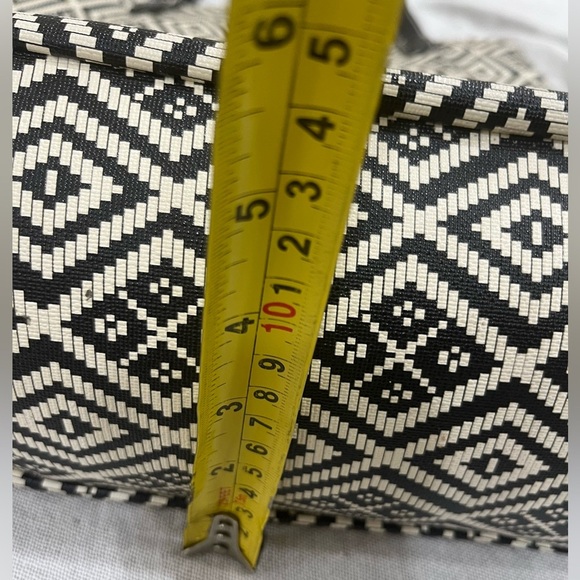 Black and White Geometric Tote Bag - Picture 4 of 13